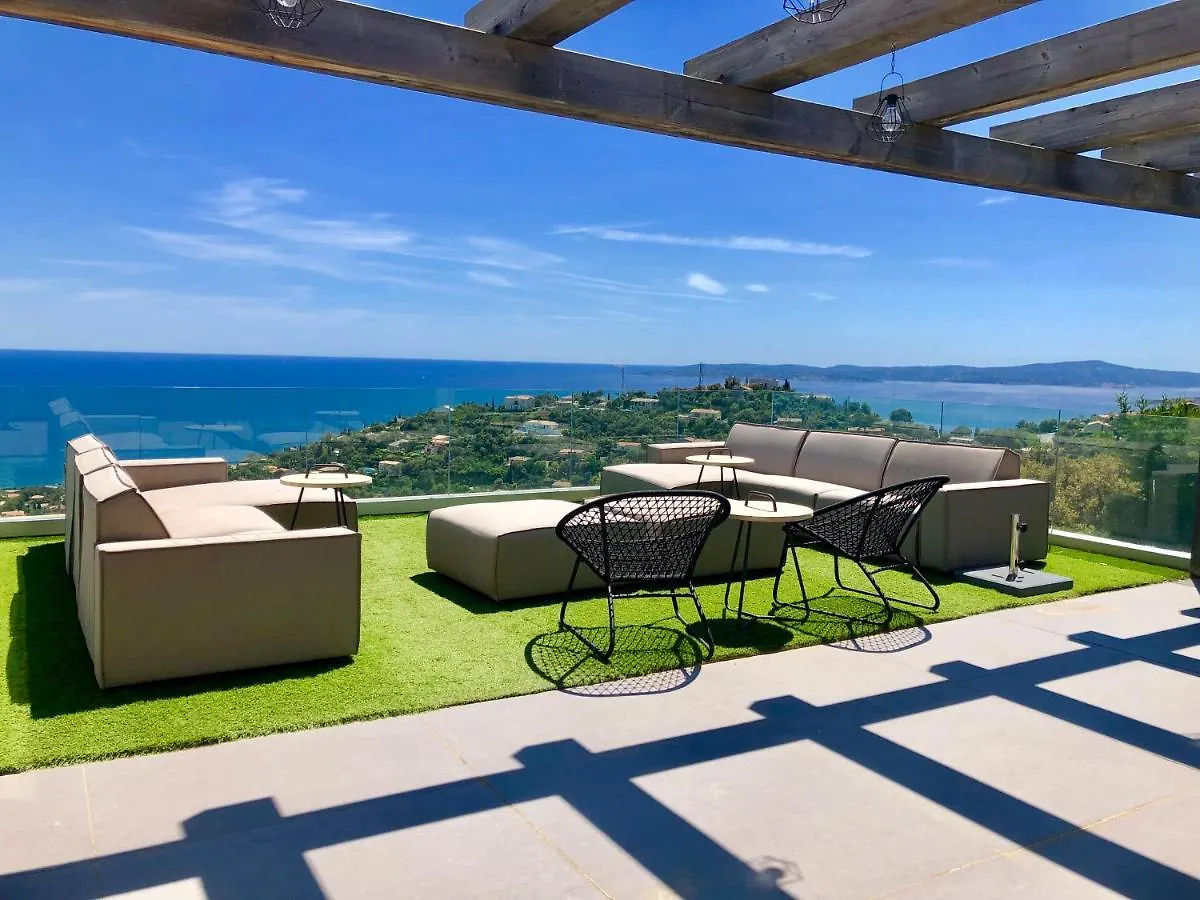Villa Vue panoramique sur la baie de St Tropez à Les Issambres
