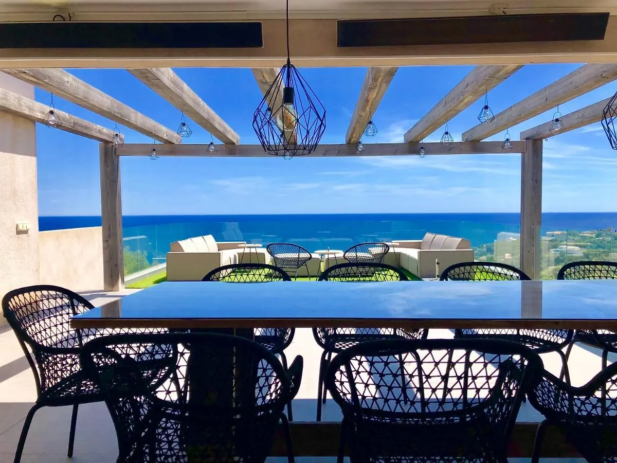 Villa Vue panoramique sur la baie de St Tropez à Les Issambres